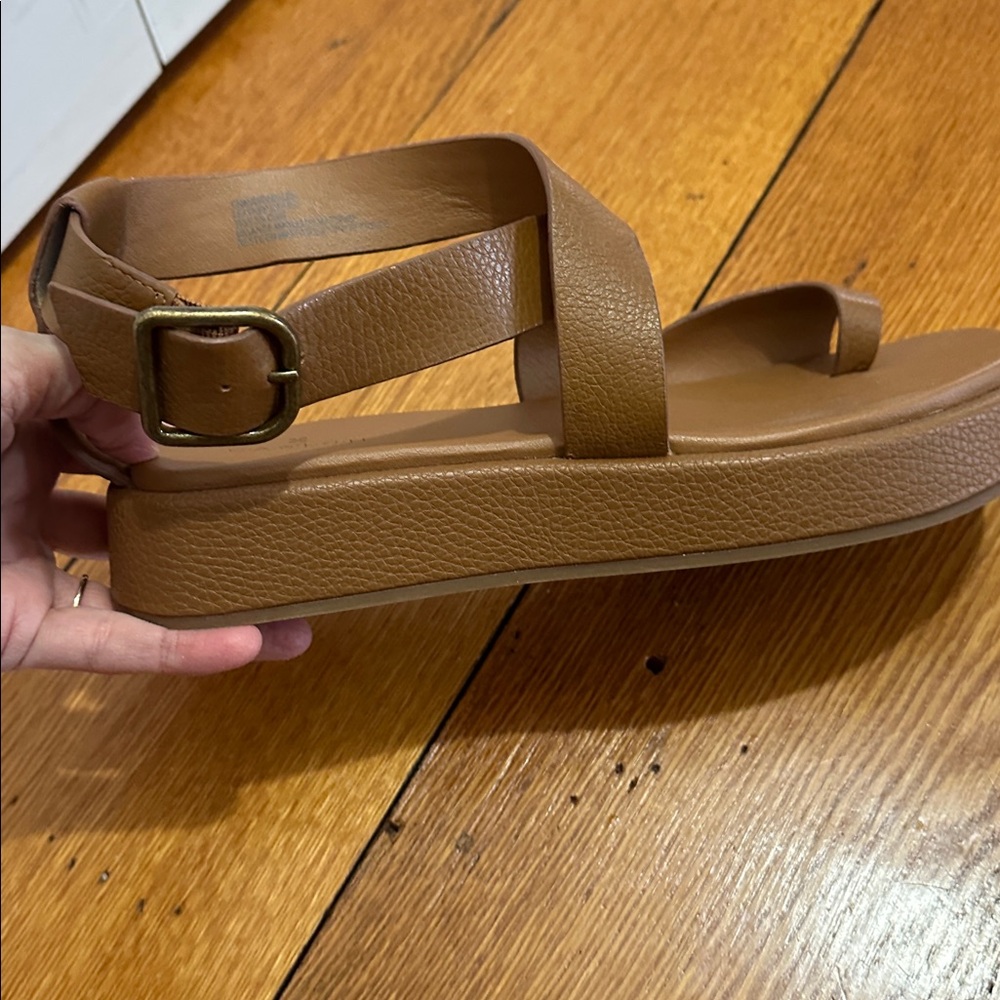 Carlson Brown Strappy Toe-Loop Sandals - Picture 4 of 7